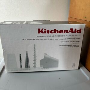 KitchenAid Mixer FVSP Fruit/Vegetable strainer parts Attachment BRAND NEW in box